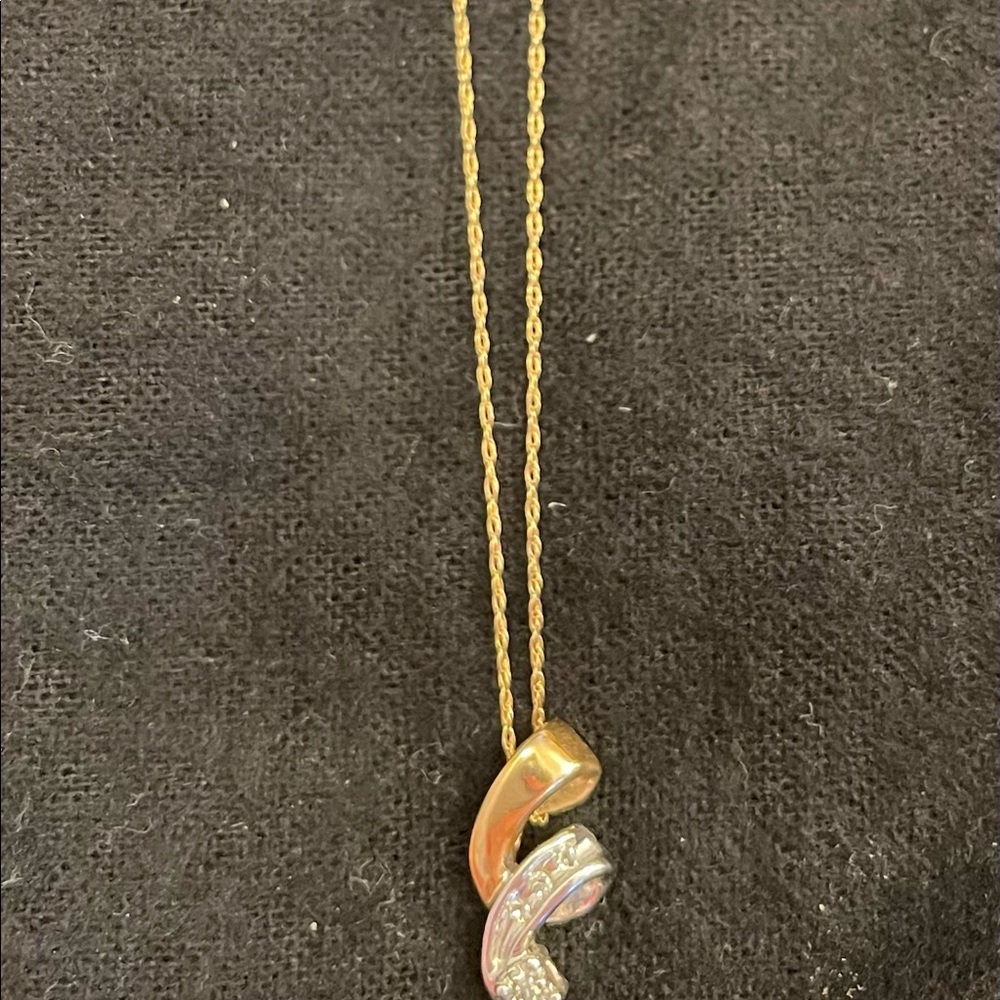 10K YELLOW GOLD DIAMOND PENDANT